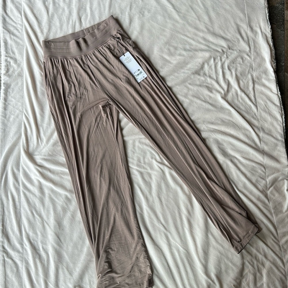 ALO Delicate Lounge flare Pant
